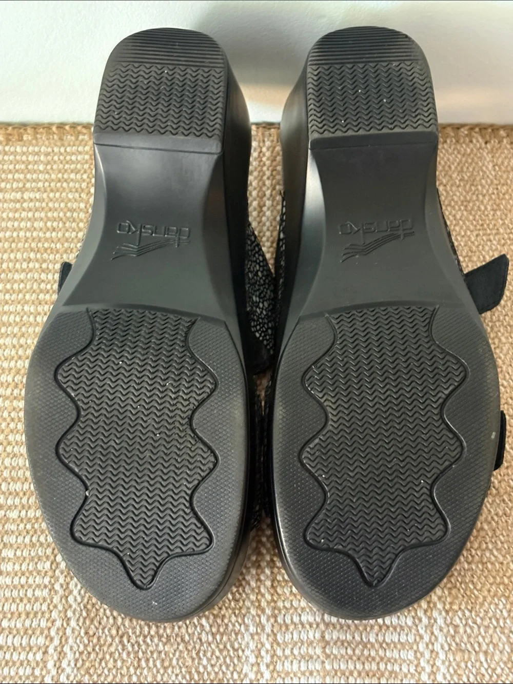 Dansko Sophie Black/White Speckled Leather Double-Buckle Slide-Sandals. Size-9